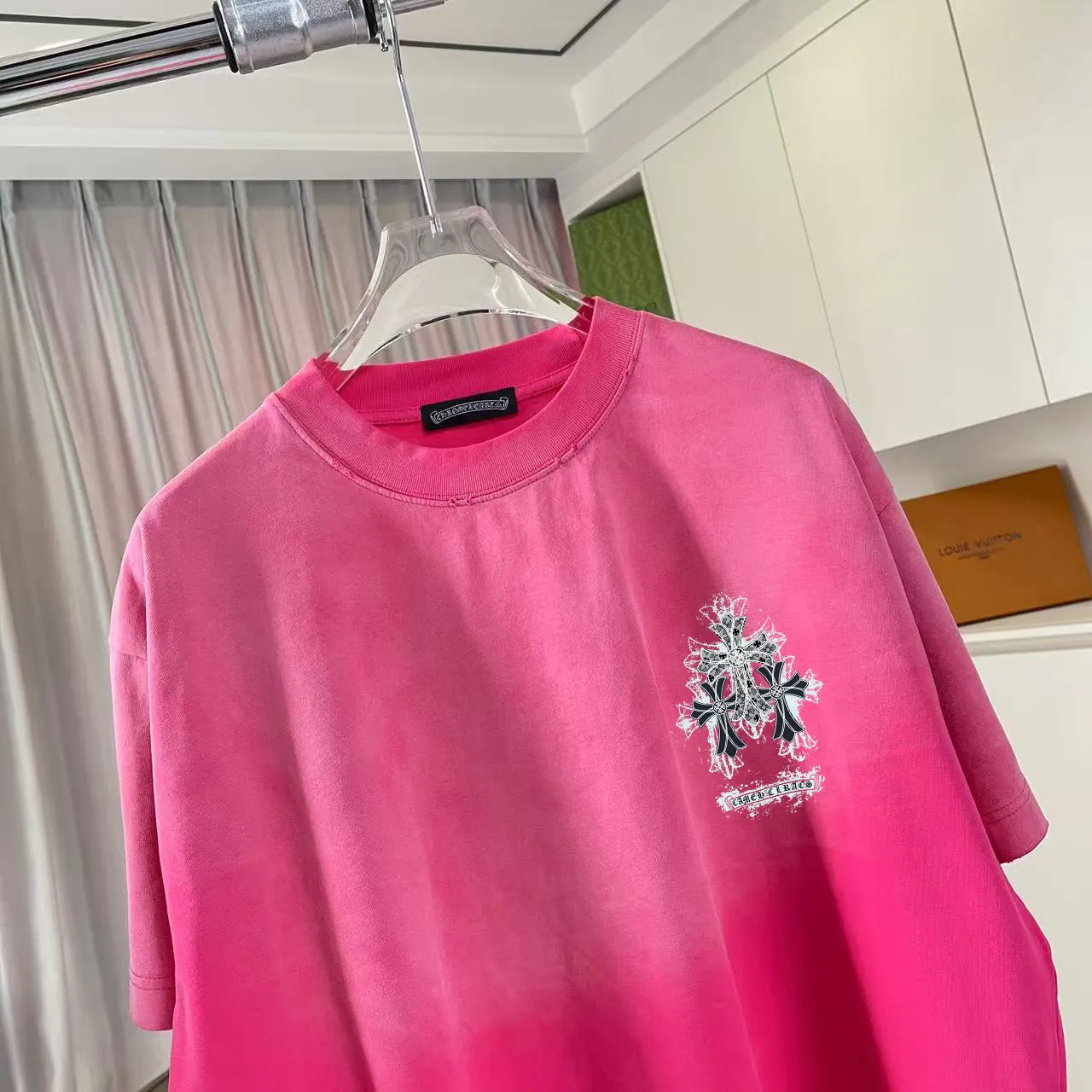 🅿️190 ch Crow 2025 new summer style, washed, distressed, spray-painted, Sanskrit cross print, short-sleeved T-shirt, customized fabric 320g, same style for men and women, size: S M L XL XXL five sizes, color: black, gray, gradient black, gradient red